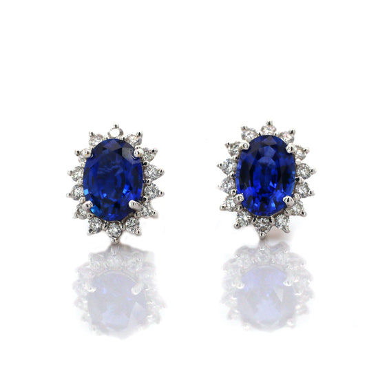 Splendid Pair of 18k White Gold Earring with Royal Blue Sapphire and Diamonds