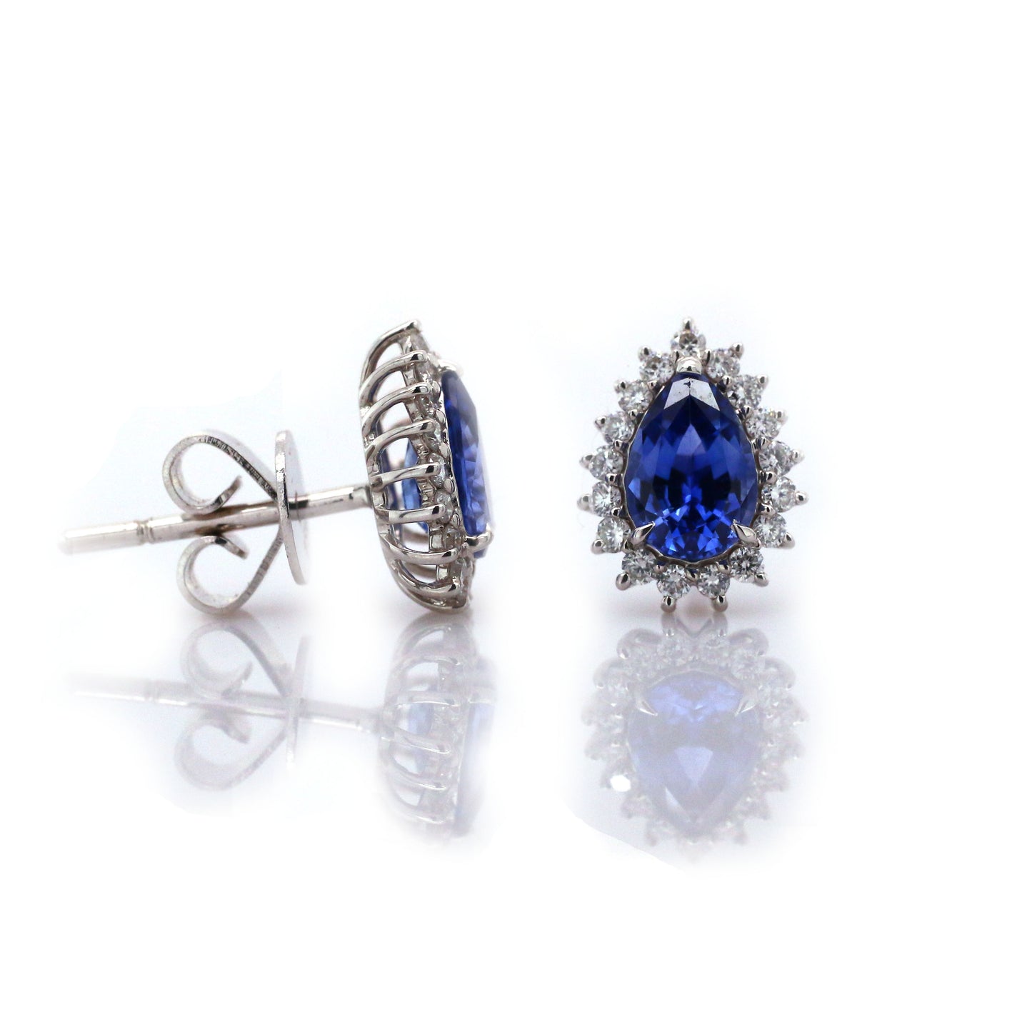Splendid Pair of 18k White Gold Earring with Royal Blue Sapphire and Diamonds