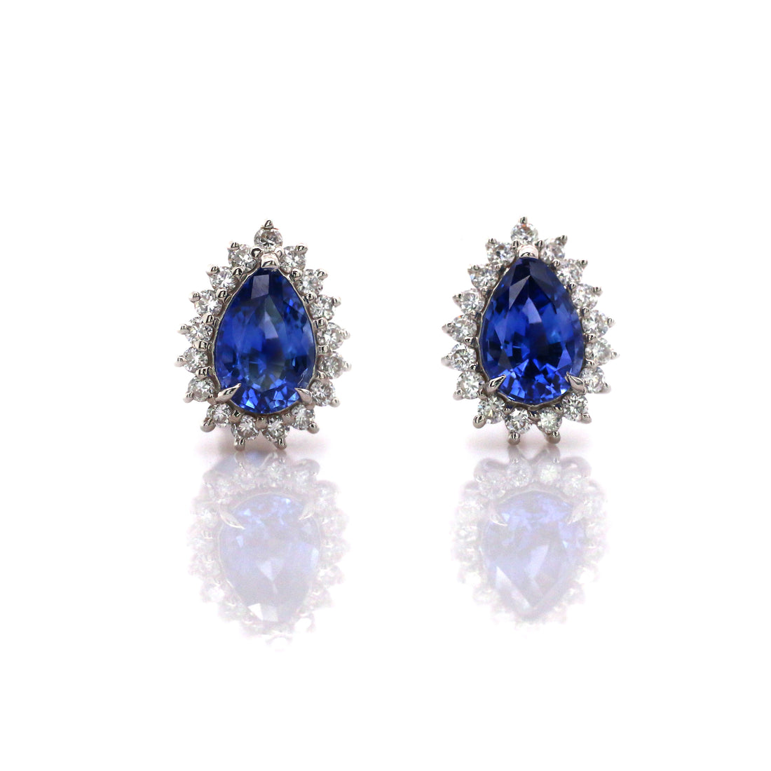 Blue sapphire earrings in 18K white gold