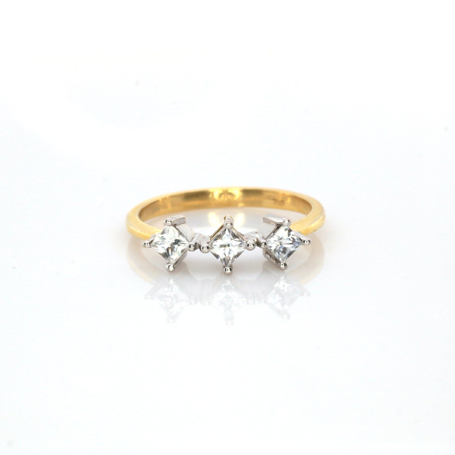 White Sapphire Yellow gold & white gold mixed Ring - 2.48 gm