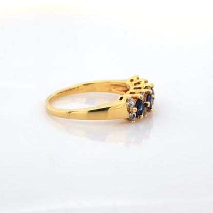 White sapphire and Blue sapphire ring in 18K yellow gold