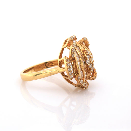 diamond ring in 18K yellow gold