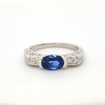 Blue sapphire and diamond ring in 18K white gold