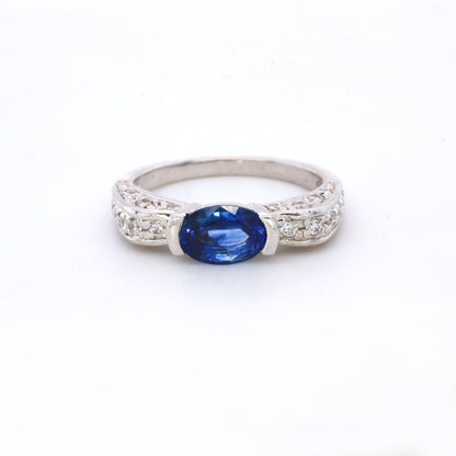 Blue sapphire and diamond ring in 18K white gold