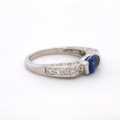 Blue sapphire and diamond ring in 18K white gold