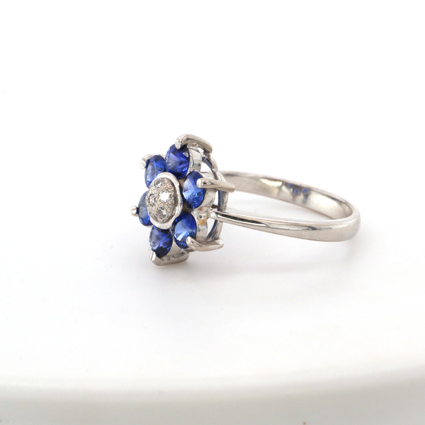 Blue Sapphire & Diamond Cluster  Ring - 18K White Gold 3.42gm