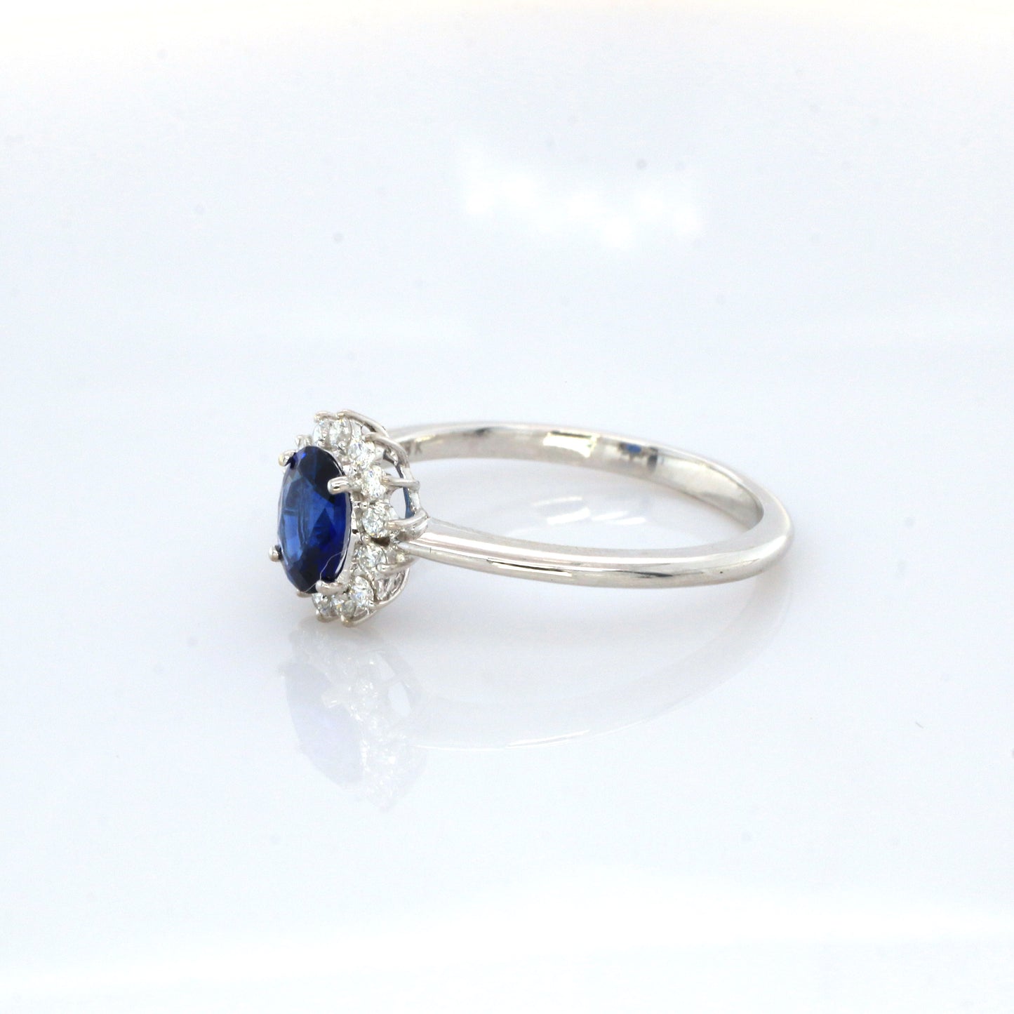 Cluster Blue Sapphire & Diamond Ring - 18K White Gold 2.50gm