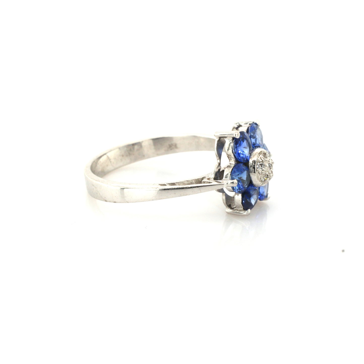 18K White Gold Diamond and blue sapphire ring