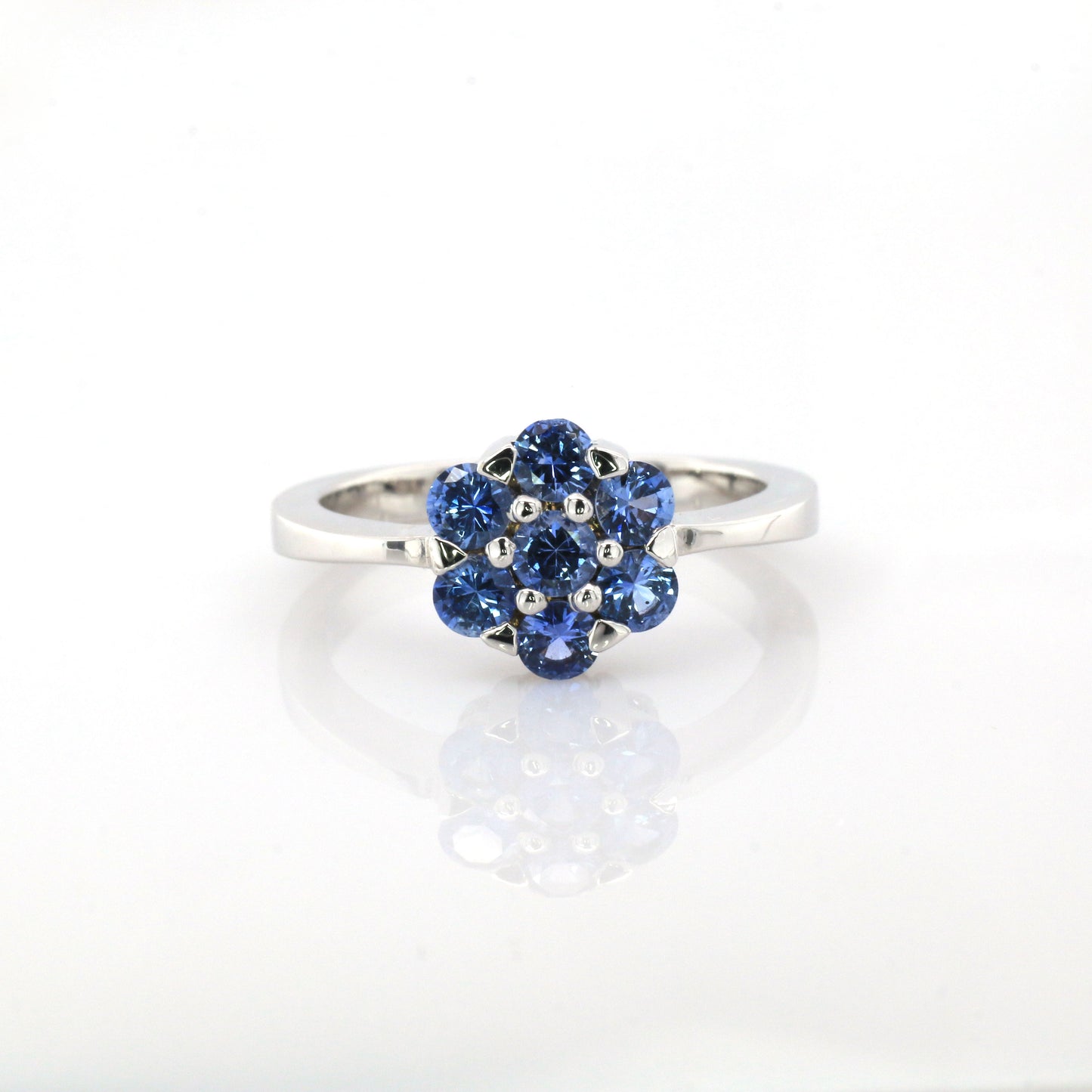 18k White Gold blue sapphire ring