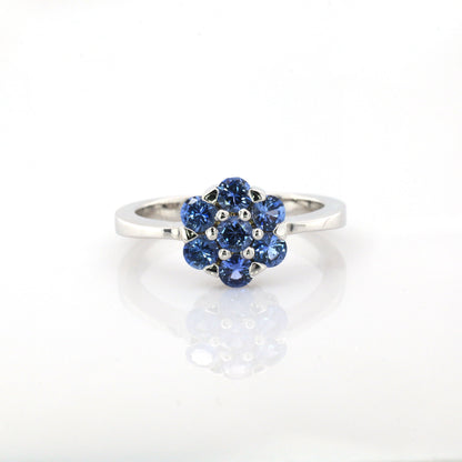 Blue sapphire ring in 18K white gold