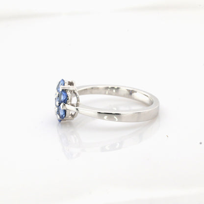 Blue sapphire ring in 18K white gold