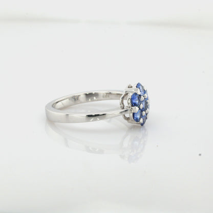 Blue sapphire ring in 18K white gold
