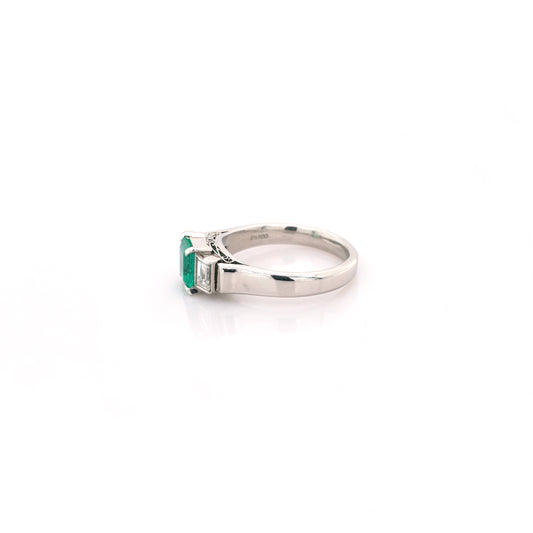 Emerald 0.98 carat & Diamond Ladies Ring -950 Platinum