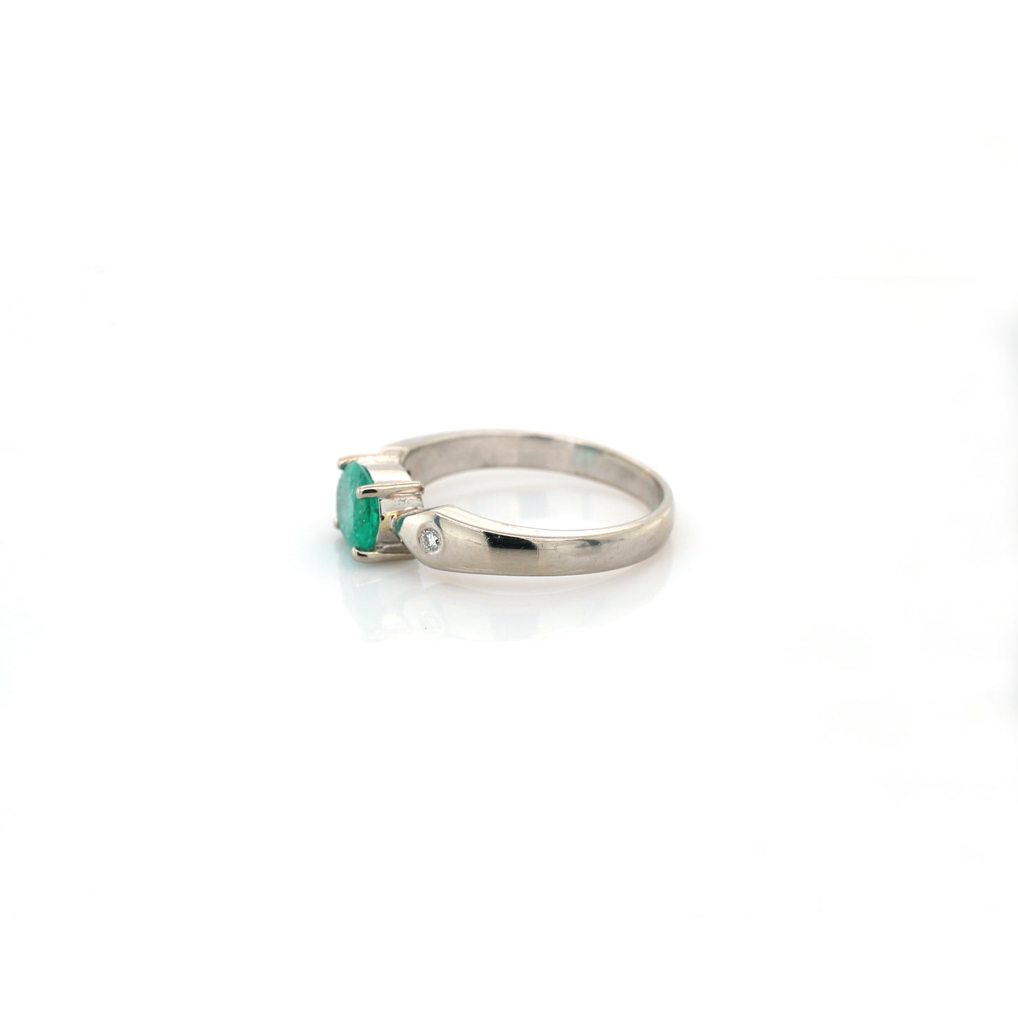 Emerald 1.0 carat & Diamond 0.04 Ladies Ring -18k White gold 4.73 gm