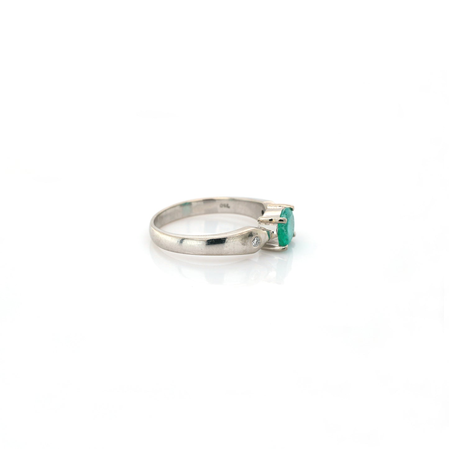 Emerald 1.0 carat & Diamond 0.04 Ladies Ring -18k White gold 4.73 gm