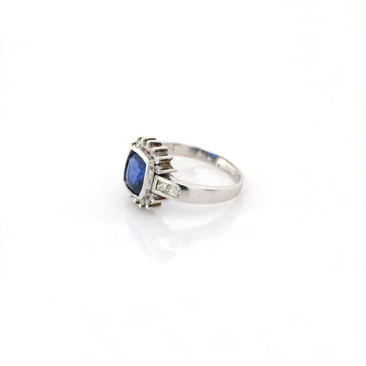 Blue Sapphire & Diamond Ring - 18K White Gold  4.14gm