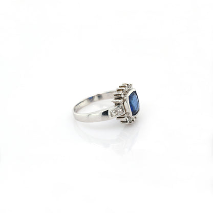 Blue sapphire and diamond ring in 18K white gold