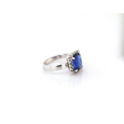 Blue sapphire and diamond ring in 18K white gold