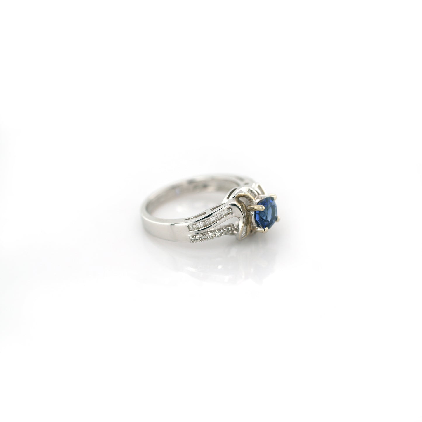 Blue Sapphire & Diamond Ring - 18K White Gold  4.10g