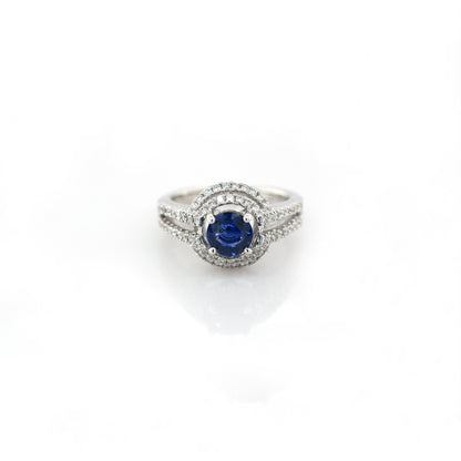 Blue sapphire and diamond ring in 18K white gold
