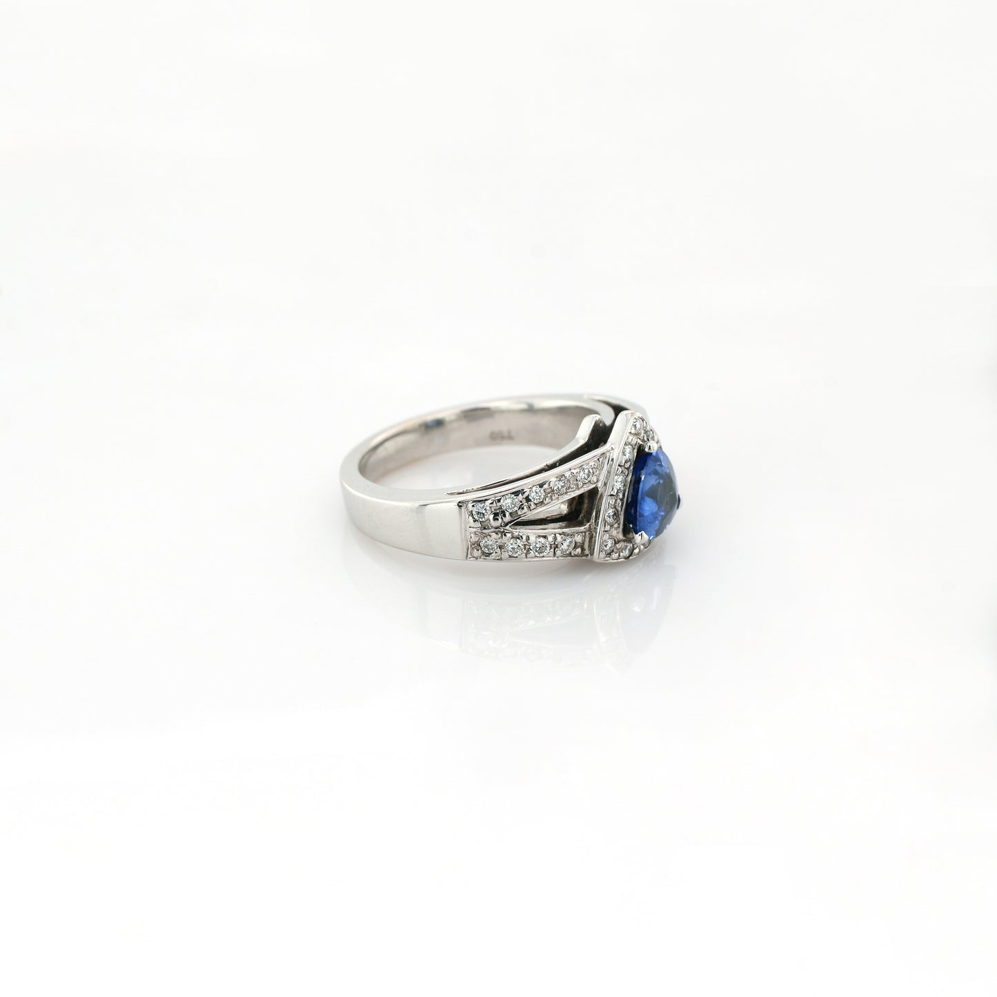 Blue Sapphire & Diamond Ring - 18K White Gold  7.43gm