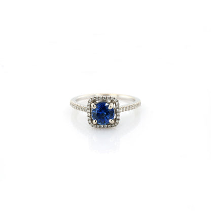 Blue sapphire and diamond ring in 18K white gold