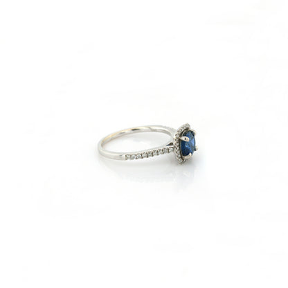 Blue sapphire and diamond ring in 18K white gold