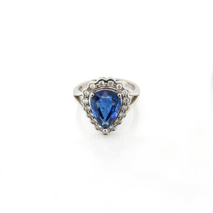 Blue sapphire and diamond ring in 18K white gold