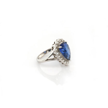 Blue sapphire and diamond ring in 18K white gold