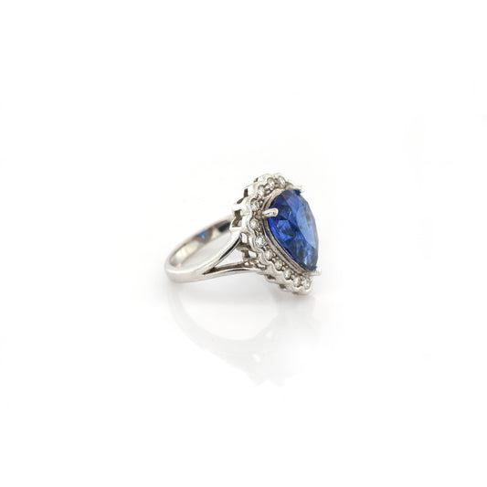 Blue sapphire and diamond ring in 18K white gold