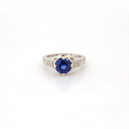 Blue sapphire and diamond ring in 18K white gold