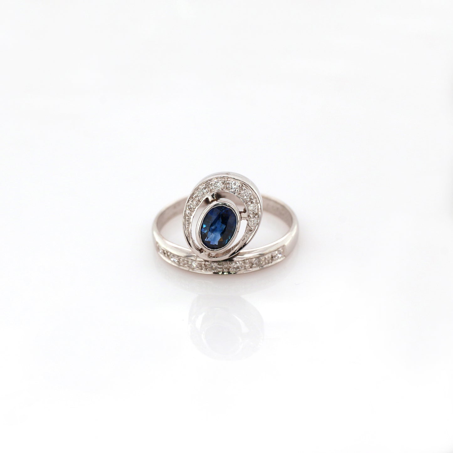 Blue Sapphire & White Ring - 14K White Gold  3.10gm