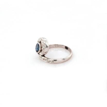 Blue sapphire and diamond stud ring in 14K white gold