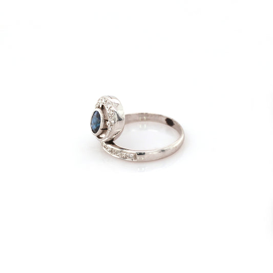 Blue sapphire and diamond stud ring in 14K white gold