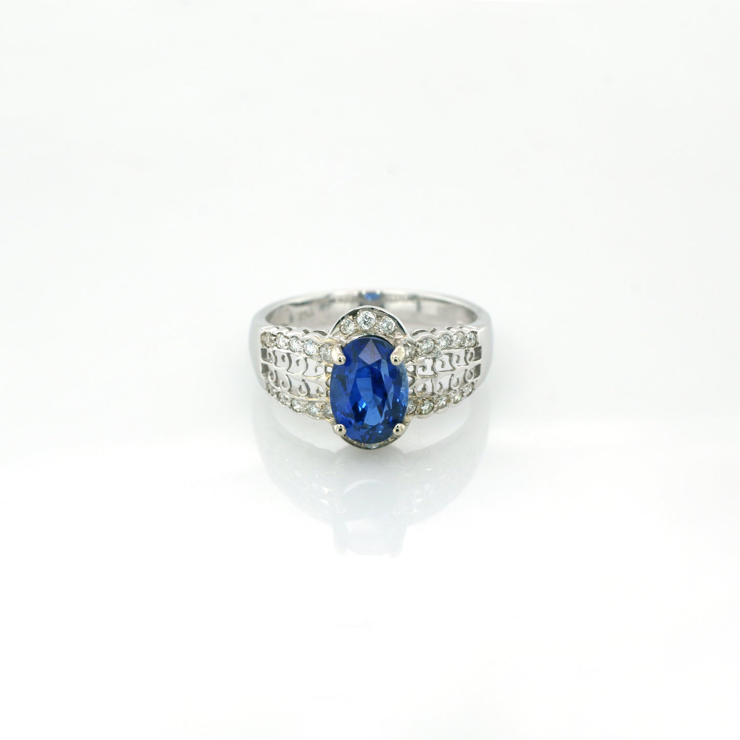 Blue Sapphire & Diamond Ring - 18K White Gold  3.57g
