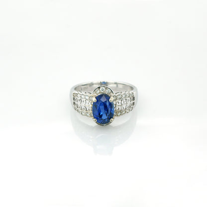 Blue sapphire and diamond ring in 18K white gold