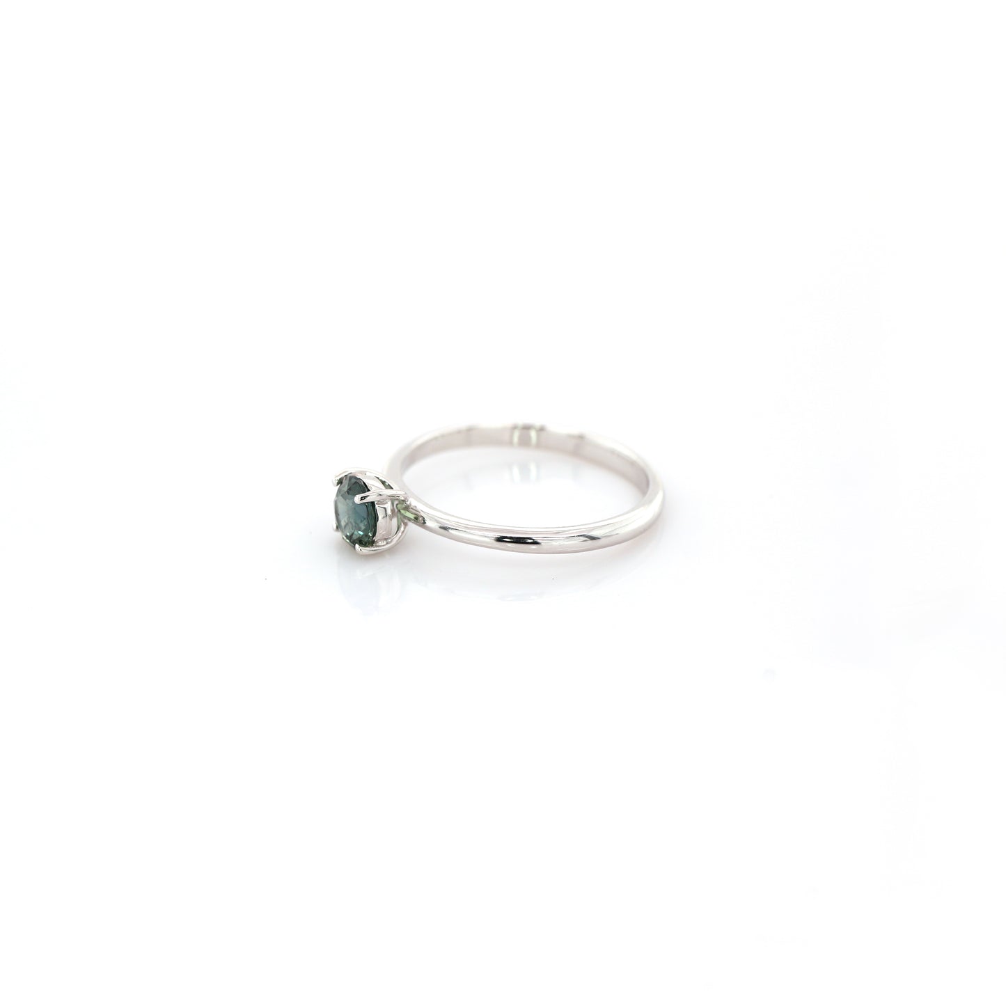 Teal Sapphire Ring 18k White Gold 1.35 gm