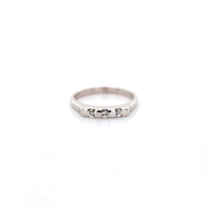 White sapphire ring in 18K white gold