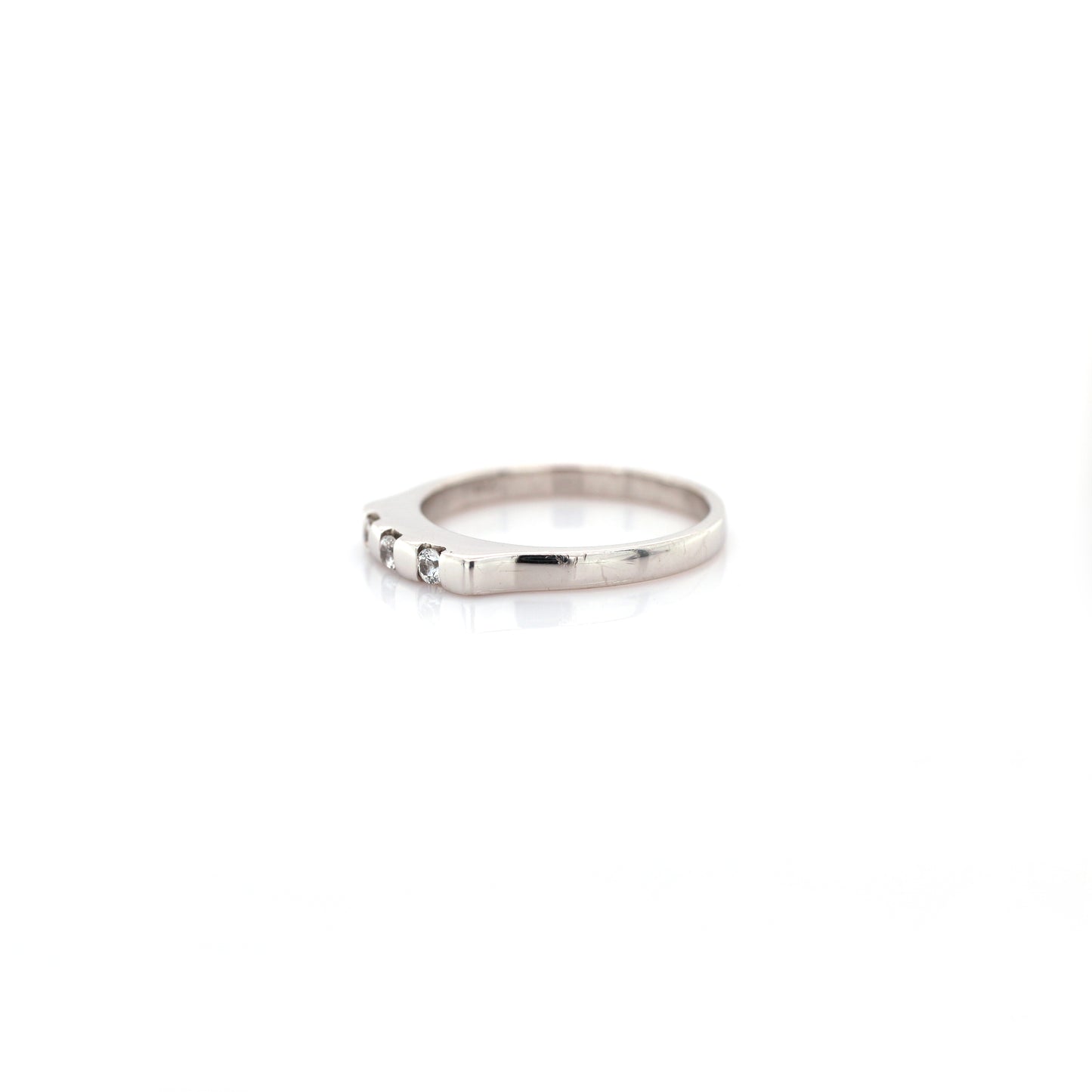 18k White Gold white sapphire ring