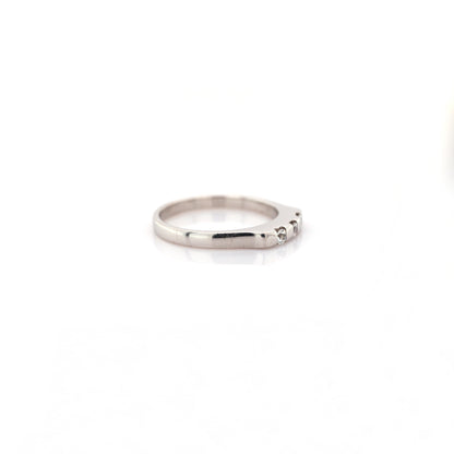 White sapphire ring in 18K white gold