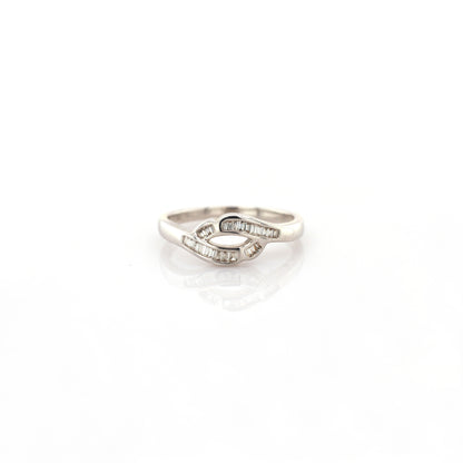 diamond ring in 18K white gold