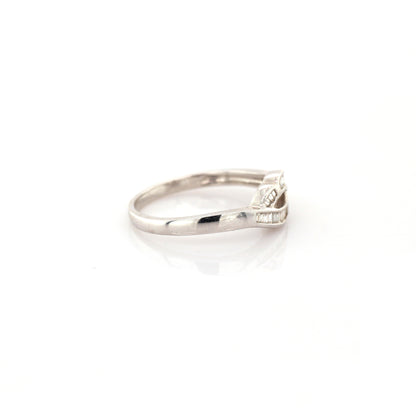 diamond ring in 18K white gold