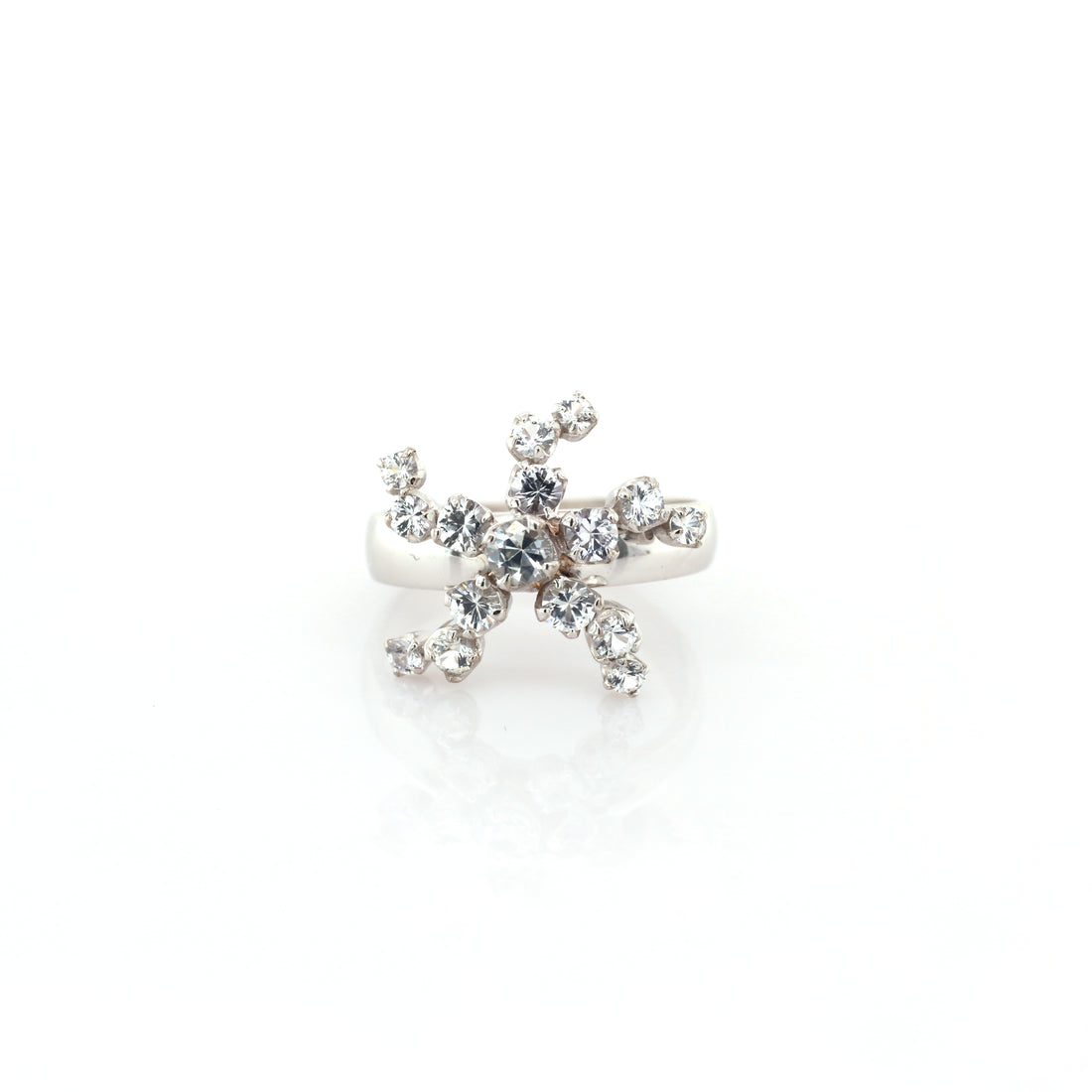 White sapphire ring in 18K white gold