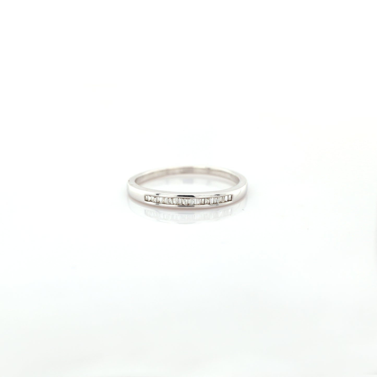 18k White Gold Diamond  Wedding  Ring  1.80grams