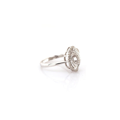 diamond ring in 18K white gold