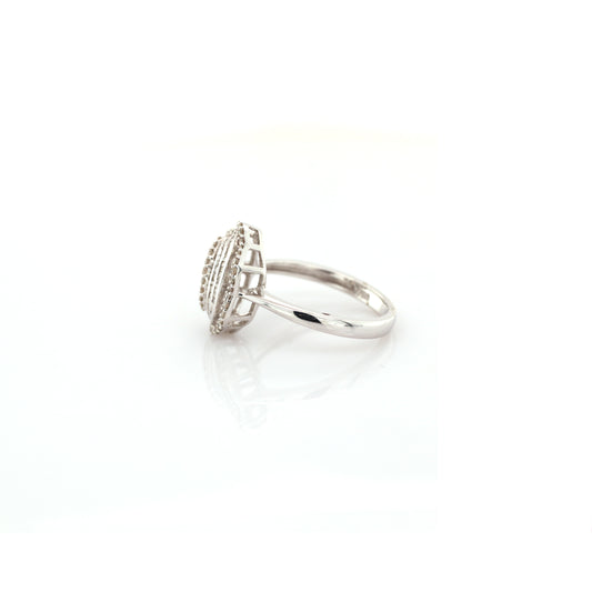 diamond ring in 18K white gold