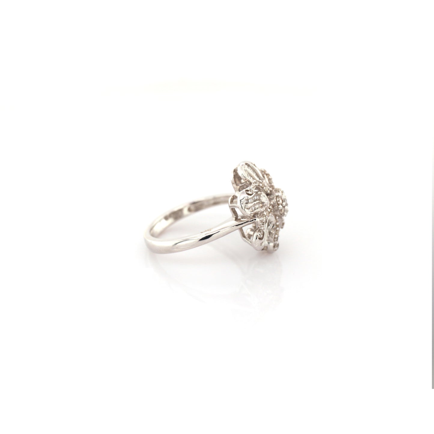 18k White Gold Diamond  Ring
