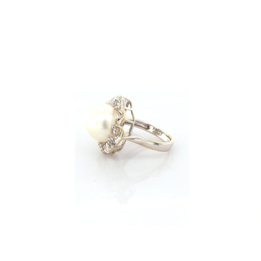diamond and pearl floral ring in 18K white gold