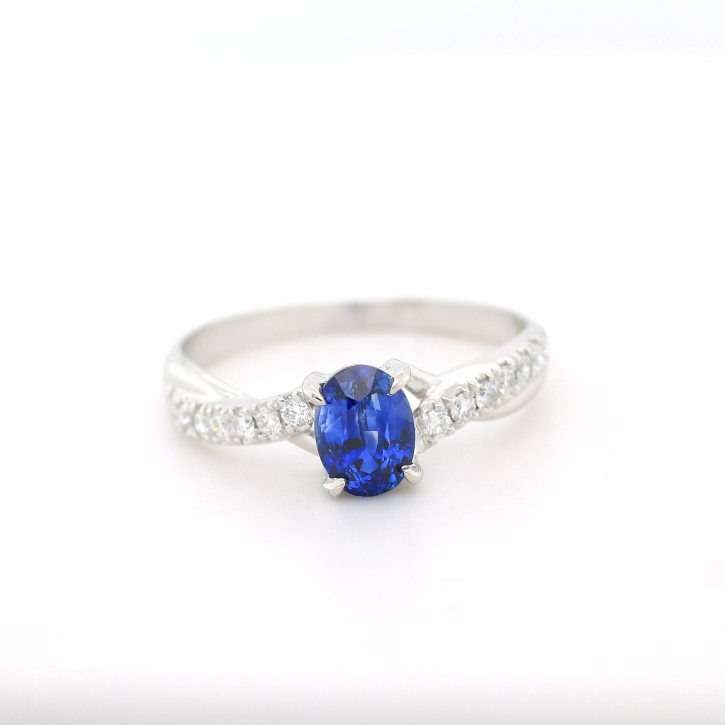 Royal Blue Sapphire & Diamond Platinum Engagement Ring  4.10 gm