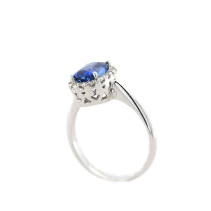 Blue sapphire vintage ring in 18K white gold